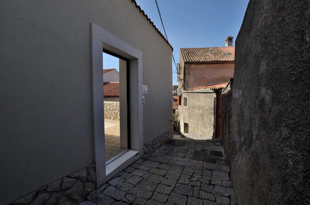 Photo of Buildings in Cove Murtar