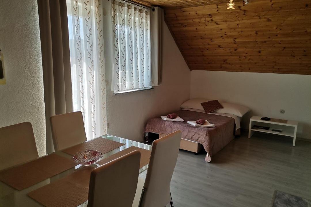 Photo of Others in Seliste
