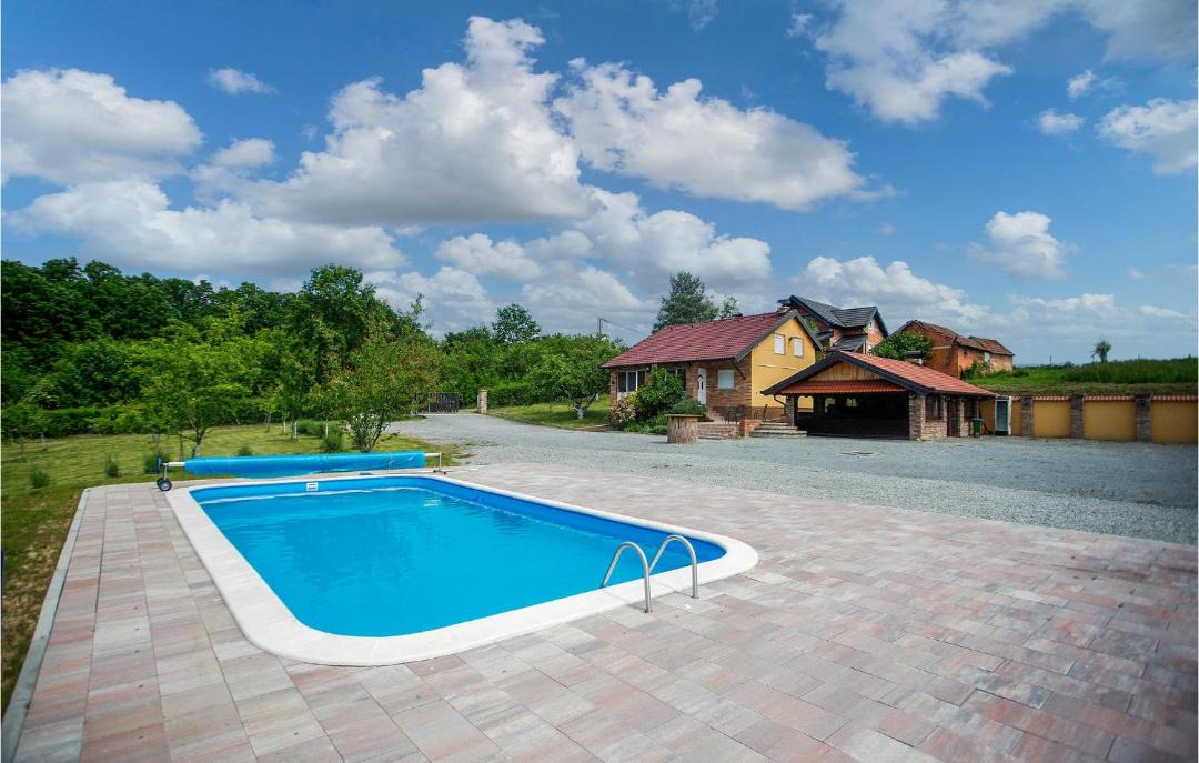 Photo of Outdoor in Garcin