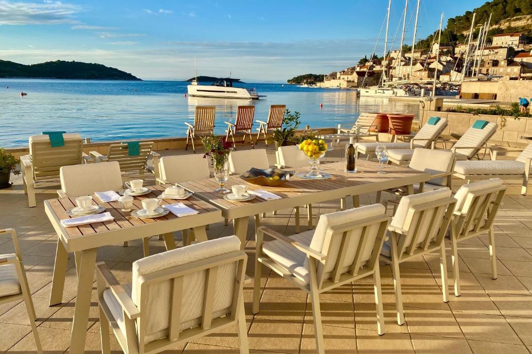 Photo of Others in Vis