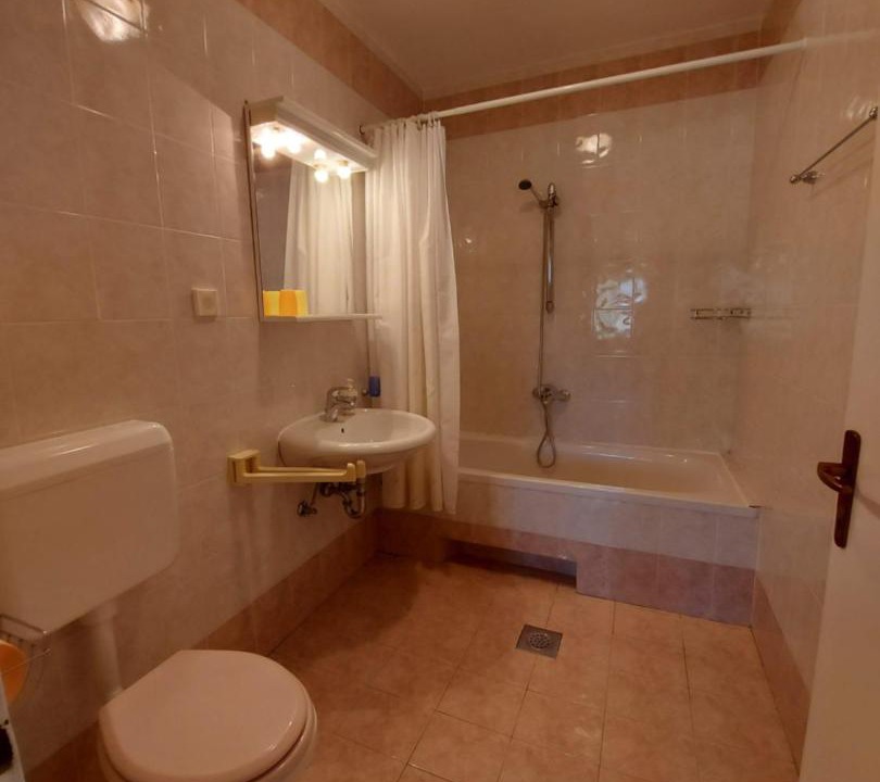 Photo of Bathroom in Cove Murtar