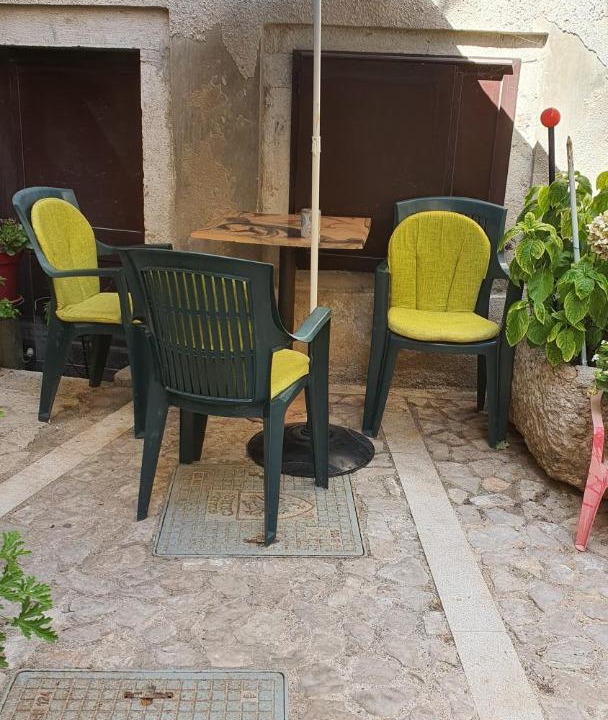 Photo of Others in Cres
