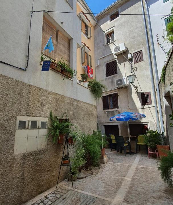 Photo of Others in Cres
