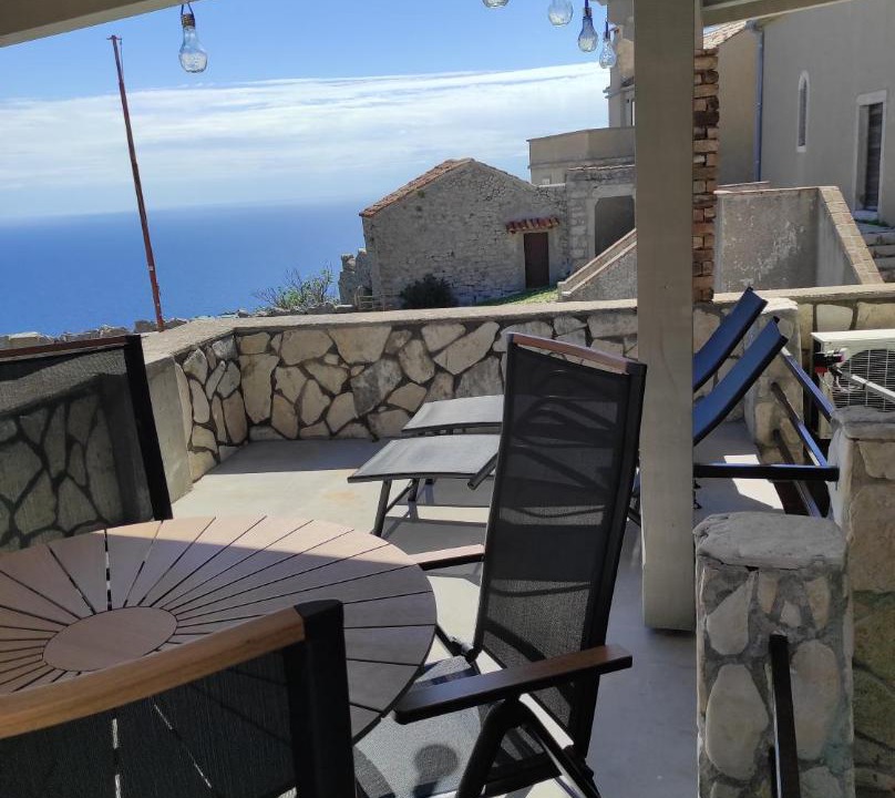 Photo of Others in Cres