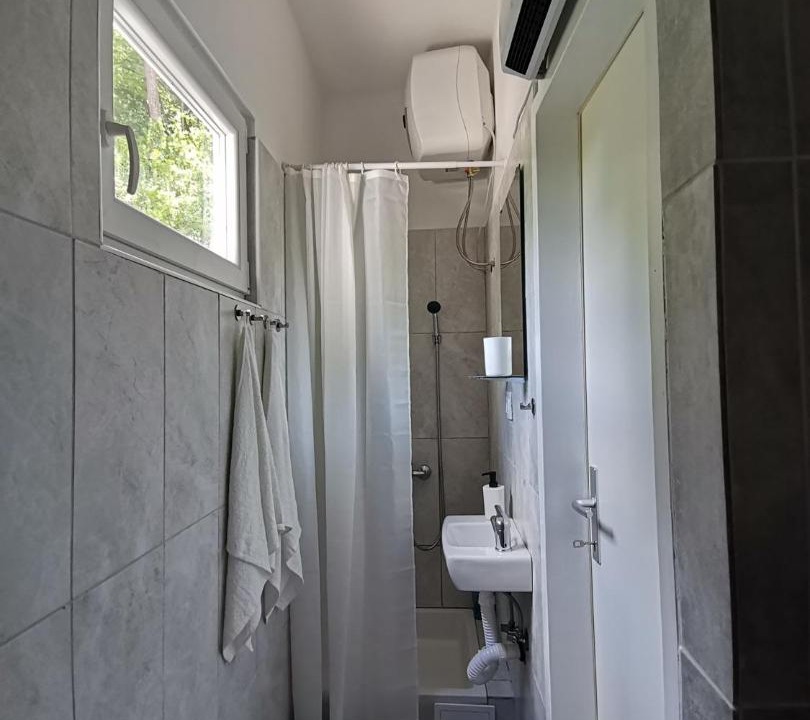 Photo of Bathroom in Cove Parja