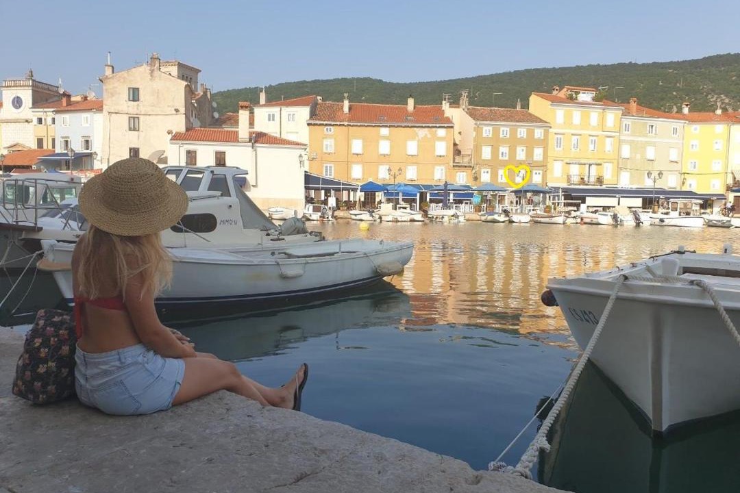 Photo of Others in Cres