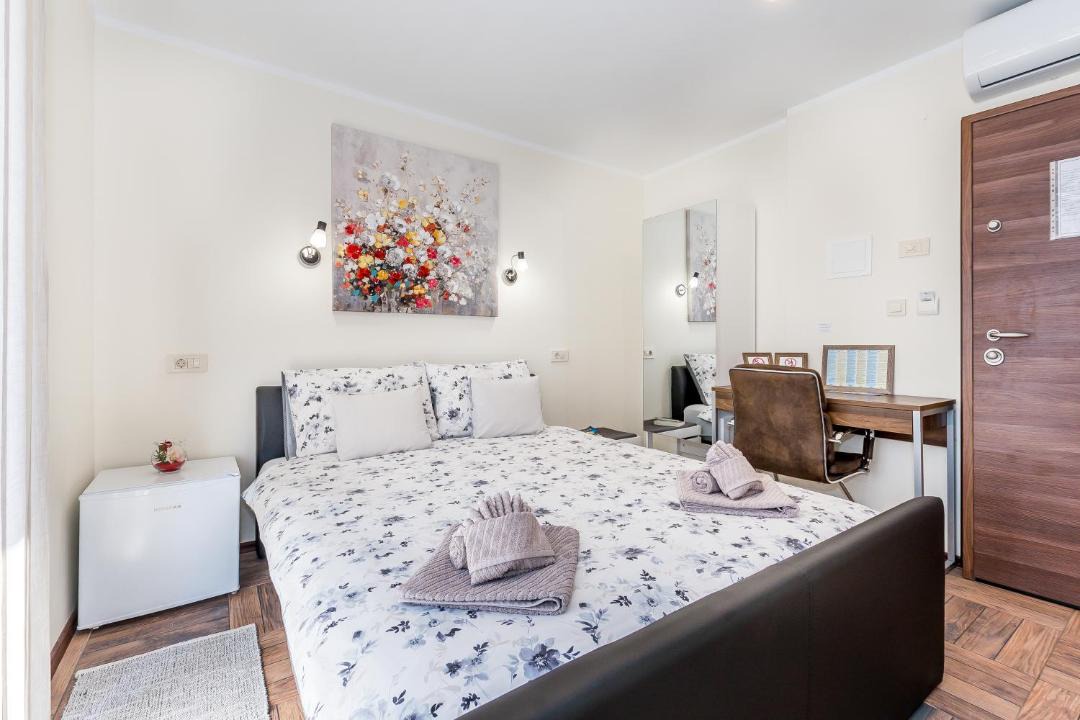 Photo of Bedroom in Cove Parja