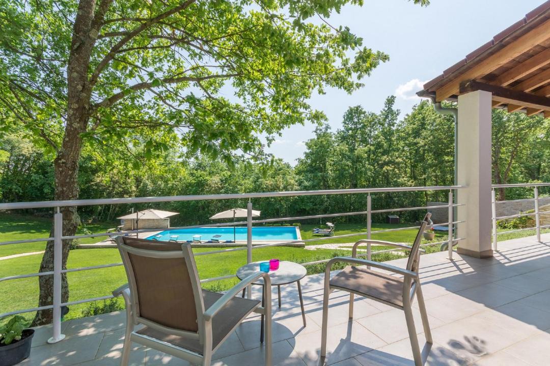 Photo of Patio Balcony in Modrusani
