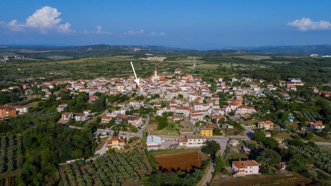 Photo of Buildings in Brtonigla