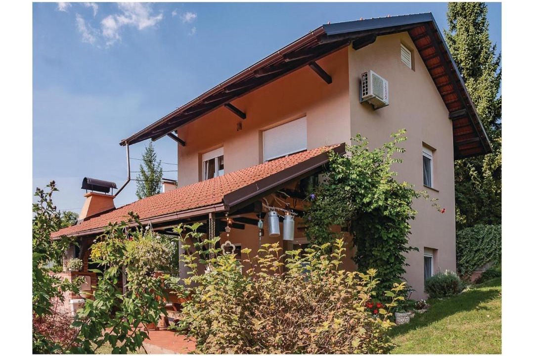 Photo of Buildings in Tuhelj