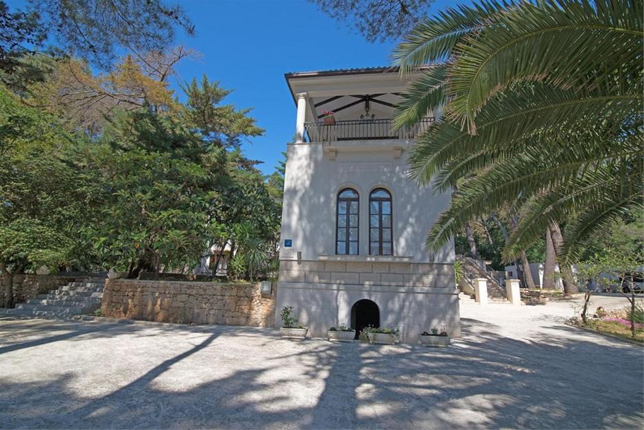 Photo of Buildings in Cove Murtar