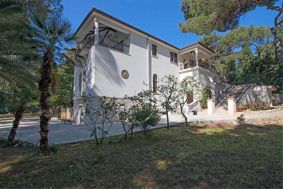 Photo of Buildings in Cove Murtar