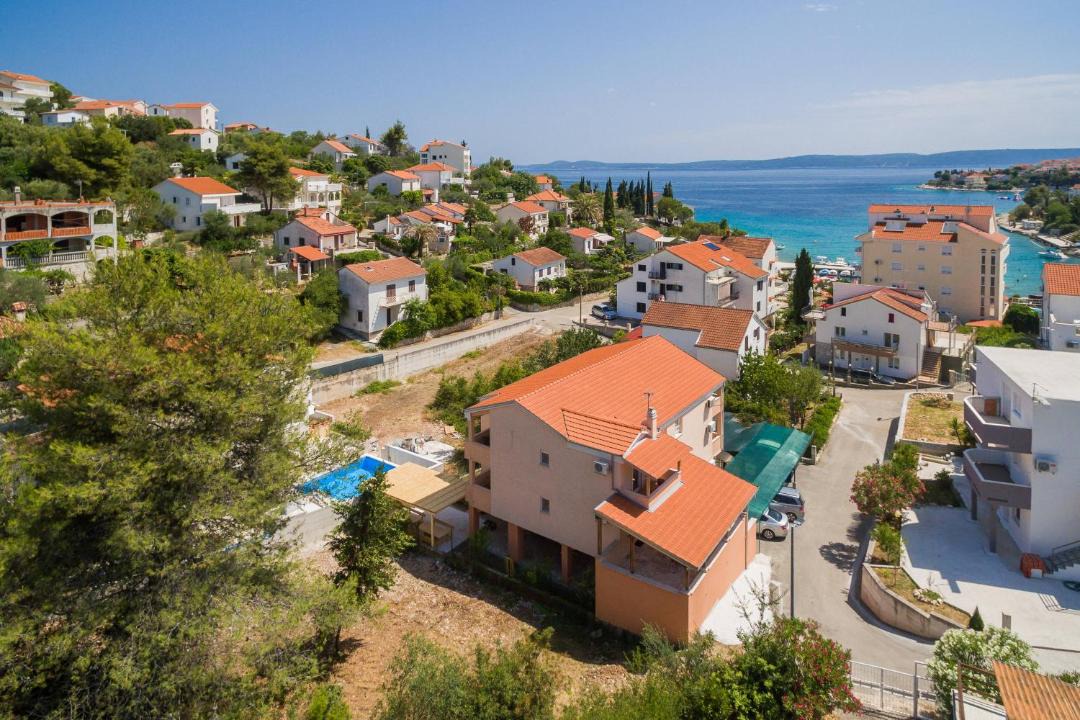 Photo of Others in Okrug Gornji
