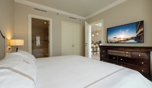 Deluxe Suite, 1 King Bed with Sofa bed, Balcony