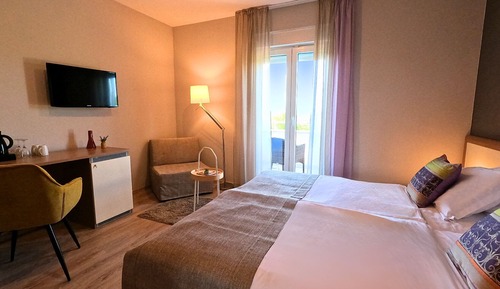 Classic Double Room, 1 King Bed, Balcony, Partial Sea View