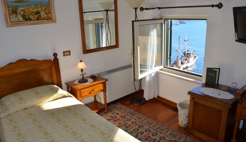 Single Room, Sea View