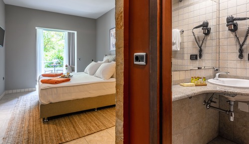 Standard Room, Garden View, Corner