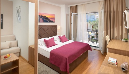 Standard Double Room, 1 Double Bed, Balcony, Partial Sea View