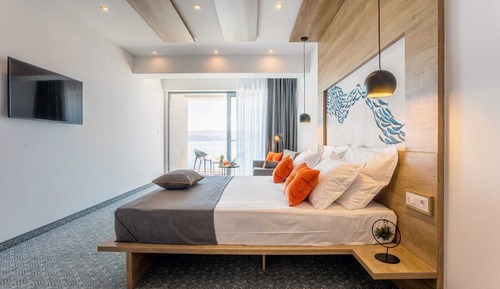 Deluxe room with glass balcony and sea view