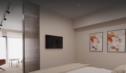 Honeymoon Suite, Balcony