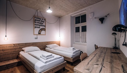 Apartment (4,8)