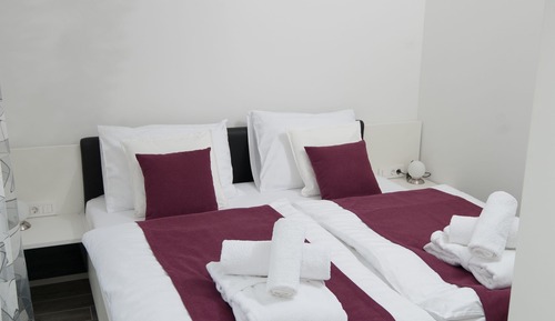 Deluxe Apartment (2)