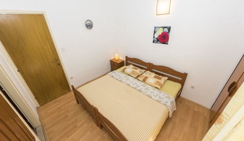 Room (S2)