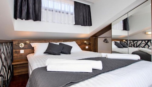 House (One Bedroom Holiday Home with Hot Tub)