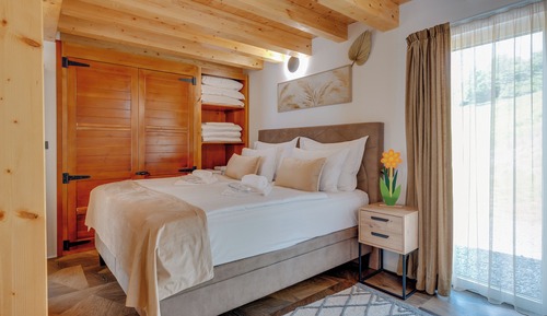 Chalet, Mountain View