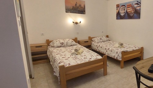 Studio (Studio Apartment with Terrace)
