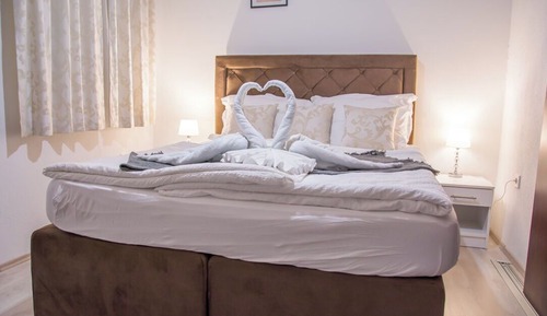 Room (S204)