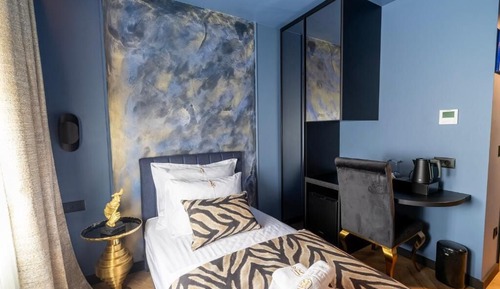 Single Room, Private Bathroom