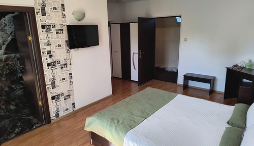 Superior Double Room, 1 King Bed, Non Smoking, Garden View