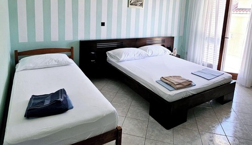 Apartment (Studio Apartment with Terrace (1))