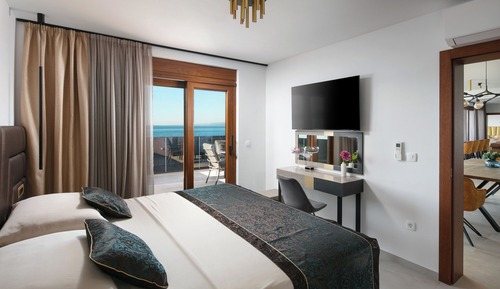 Premium Apartment, 4 Bedrooms, Pool Access, Sea View