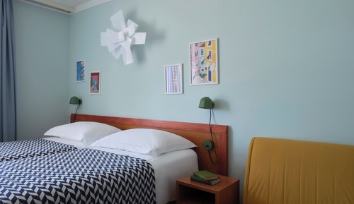 Twin Room + 1 18m² Courtyard/Park View with Balcony