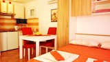 Studio, 1 Queen Bed, Patio