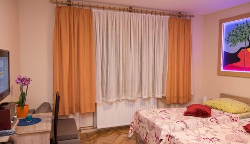 Twin Room (Twin Room With Shared Kitchen And Bat)