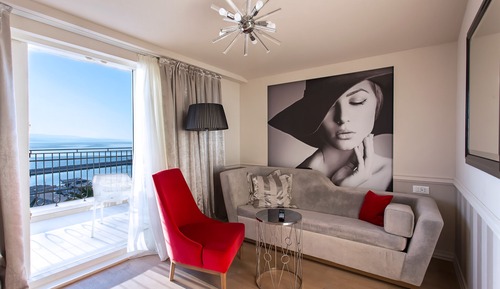 Deluxe Suite with Sea View