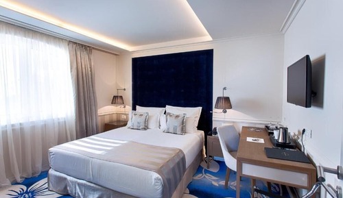 Deluxe Suite with Sea View