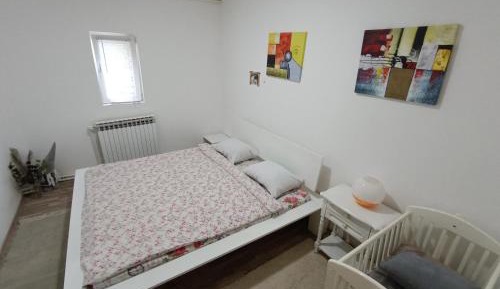 Three-Bedroom Apartment with Mountain View