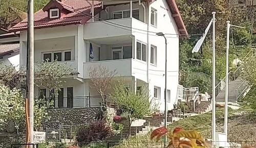 Two-Bedroom Apartment with Lake View