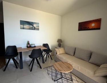 One-Bedroom Apartment - Sea Side