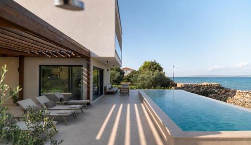 Villa - Beach Front