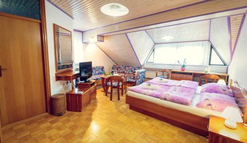 Quadruple Room with Private Bathroom