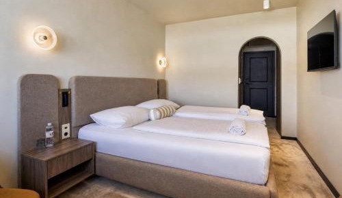 Deluxe Queen Room