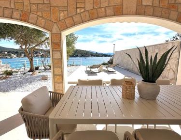 Villa - Beach Front