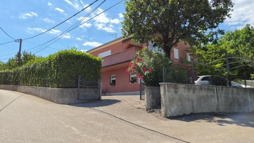 Three-Bedroom Apartment with Balcony