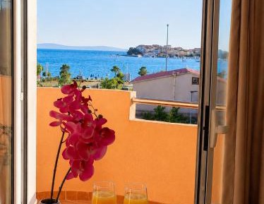 One-Bedroom Apartment - Sea Side