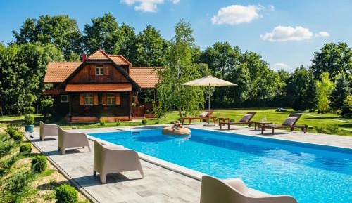Comfort Three-Bedroom House